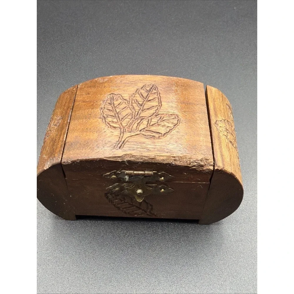 Vintage Handmade Small Carved Wooden Trinket Box With Hinged Lid Artist Signed